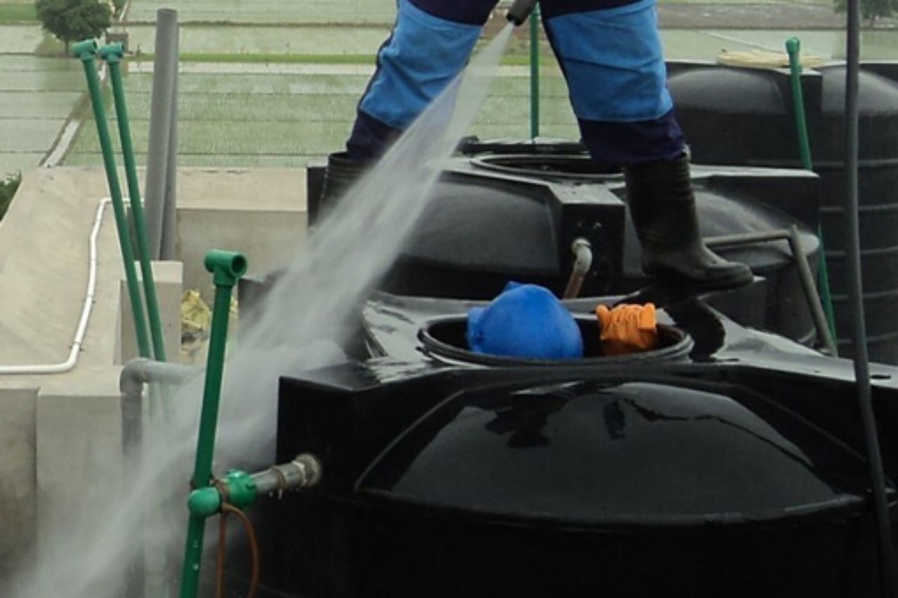 water tank cleaning
